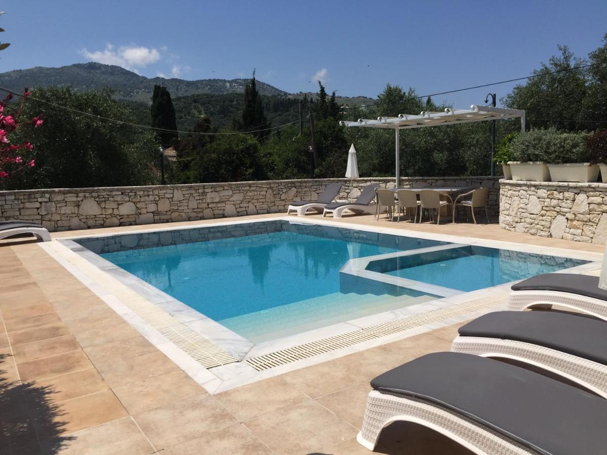 Villa Petrino - Central Flat Location Within Kassiopi. Sleeps 8 ภายนอก รูปภาพ
