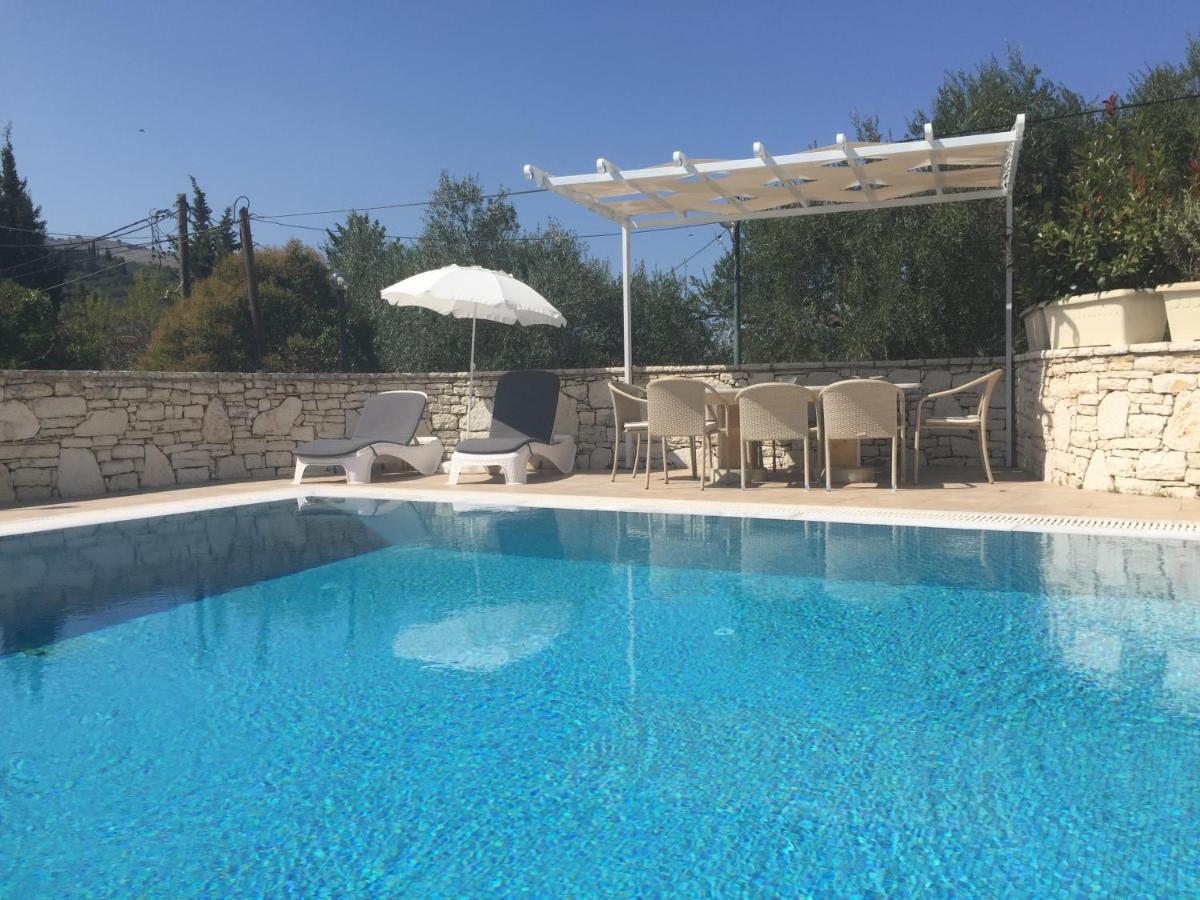 Villa Petrino - Central Flat Location Within Kassiopi. Sleeps 8 ภายนอก รูปภาพ