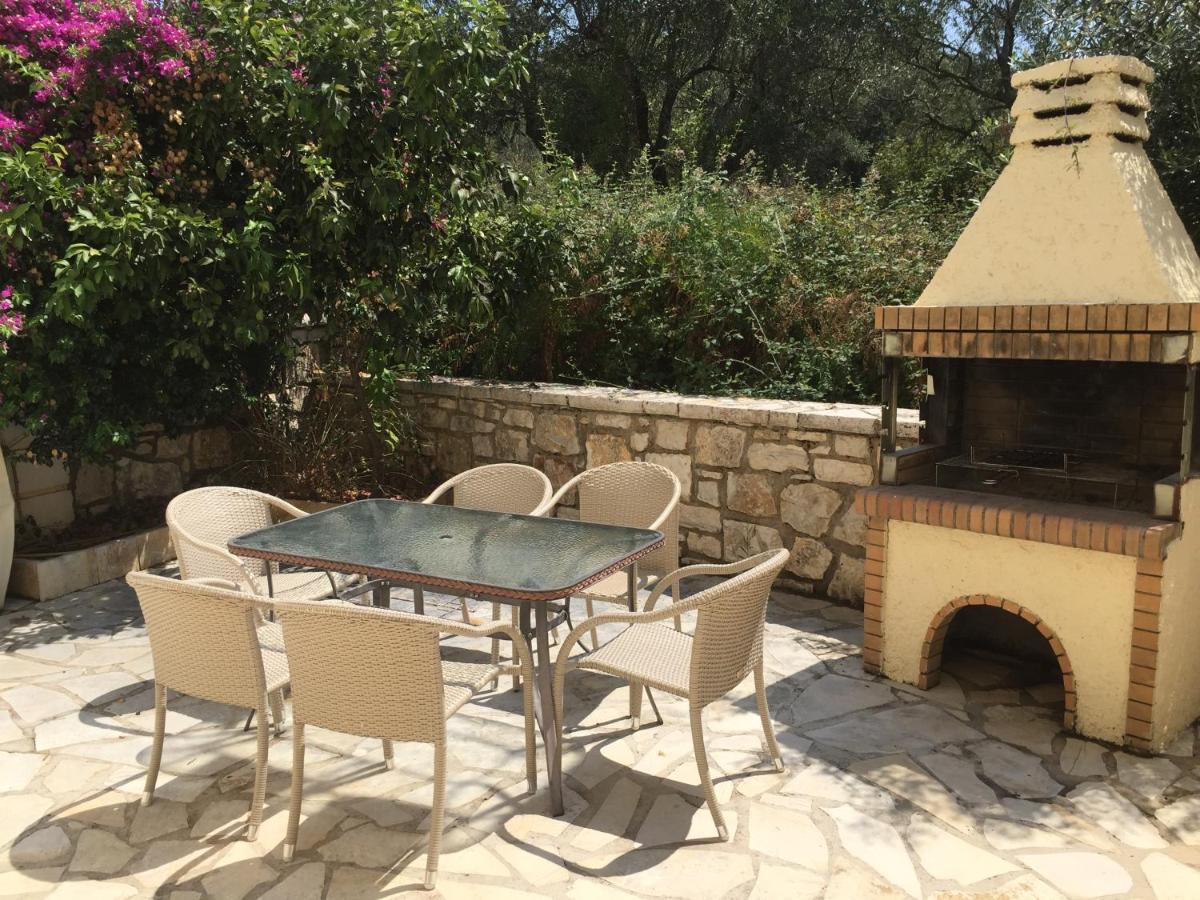 Villa Petrino - Central Flat Location Within Kassiopi. Sleeps 8 ภายนอก รูปภาพ
